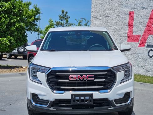 Used 2024 GMC Terrain SLE AWD/4WD image 2