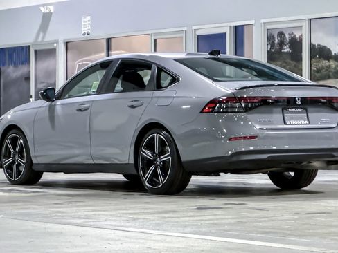 Used 2023 Honda Accord Sport image 3