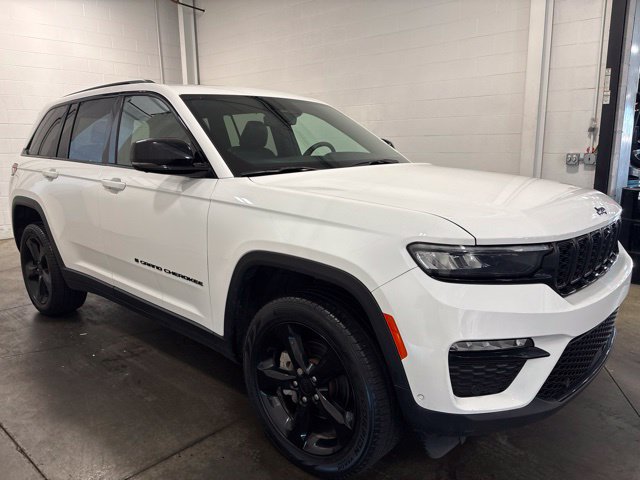 Used 2024 Jeep Grand Cherokee Limited w/ Luxury Tech Group II AWD/4WD image 3