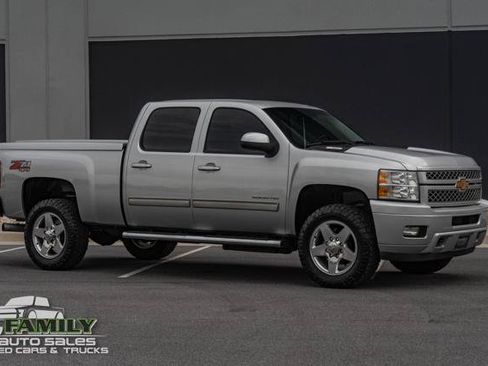 Used 2013 Chevrolet Silverado 2500 LTZ w/ LTZ Plus Package AWD/4WD image 11