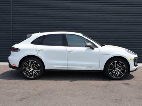 Certified 2023 Porsche Macan Turbo AWD/4WD image 11