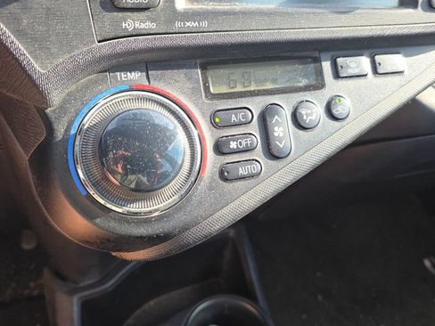 Used 2013 Toyota Prius C Three FWD image 19