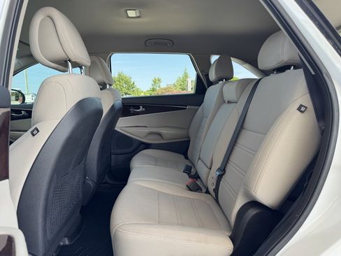 Used 2016 Kia Sorento LX image 17