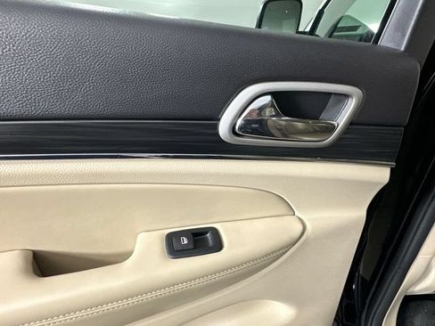 Certified 2021 Jeep Grand Cherokee Limited AWD/4WD image 16