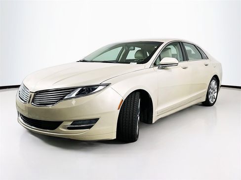 Used 2016 Lincoln MKZ Hybrid image 2