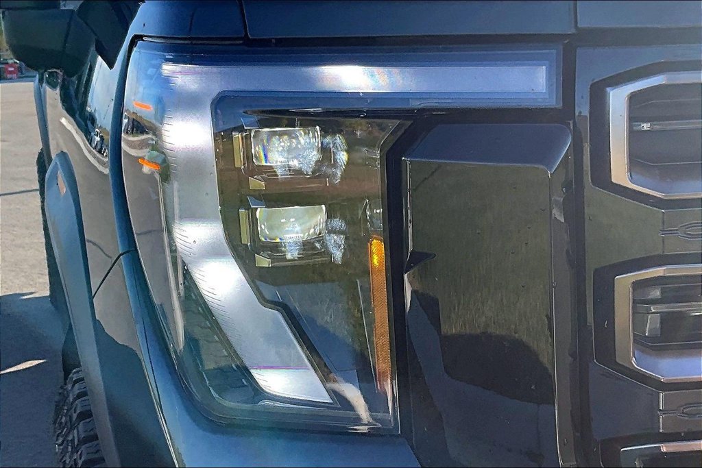 Used 2025 GMC Sierra 2500 AT4X AWD/4WD image 30