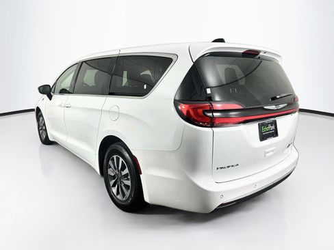 Used 2024 Chrysler Pacifica Limited FWD image 5