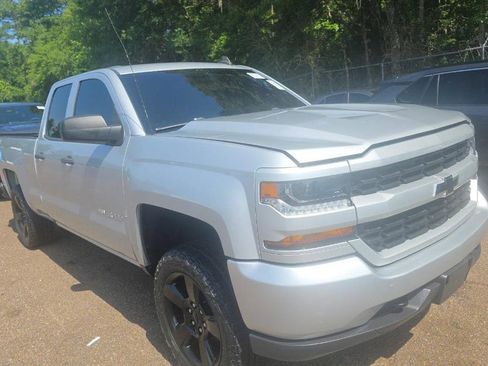 Used 2018 Chevrolet Silverado 1500 Custom w/ Custom Value Package AWD/4WD image 1