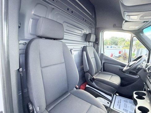 Used 2019 Freightliner Sprinter 2500 RWD image 18