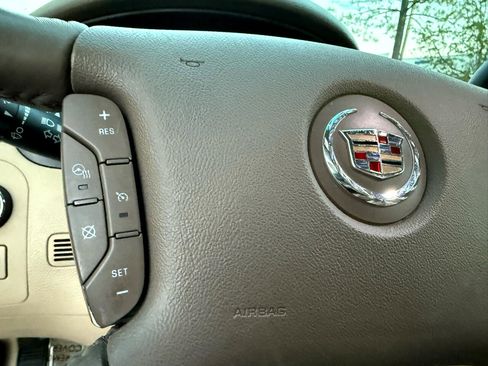 Used 2006 Cadillac DTS image 28