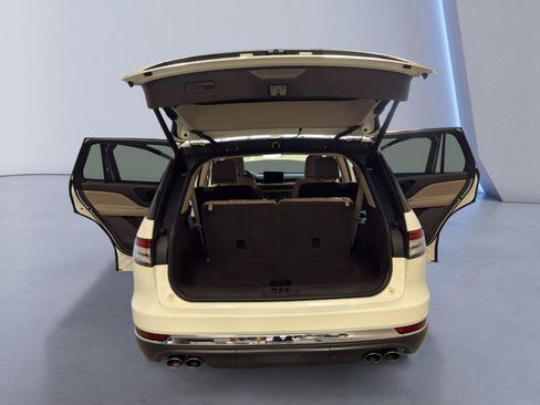 Used 2021 Lincoln Aviator Reserve w/ Equipment Group 201A AWD/4WD image 13