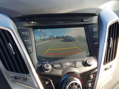 Used 2013 Hyundai Veloster w/ Tech Pkg FWD image 22