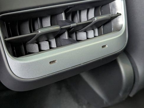 Used 2023 Tesla Model Y Long Range image 22