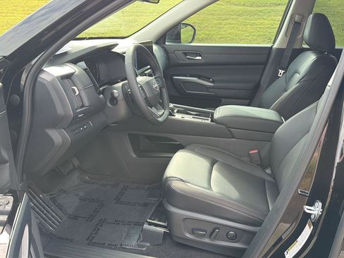 New 2026 Nissan Pathfinder SL FWD image 10