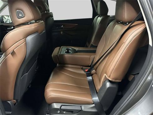 Used 2023 Acura MDX SH-AWD w/ Technology Package image 18
