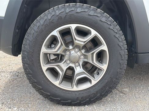 Used 2021 Jeep Cherokee Trailhawk AWD/4WD image 28