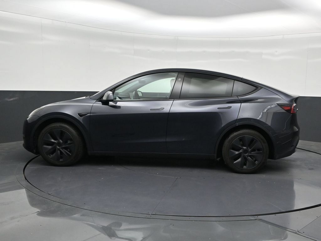Used 2024 Tesla Model Y Long Range AWD/4WD image 2