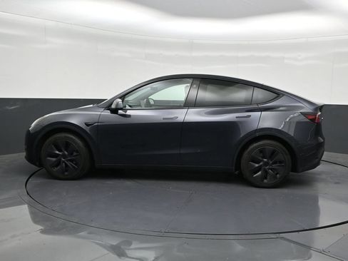 Used 2024 Tesla Model Y Long Range AWD/4WD image 2