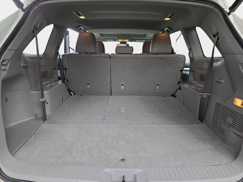 Used 2019 Toyota Highlander XLE w/ Carpet Mat Package (TMS) AWD/4WD image 14