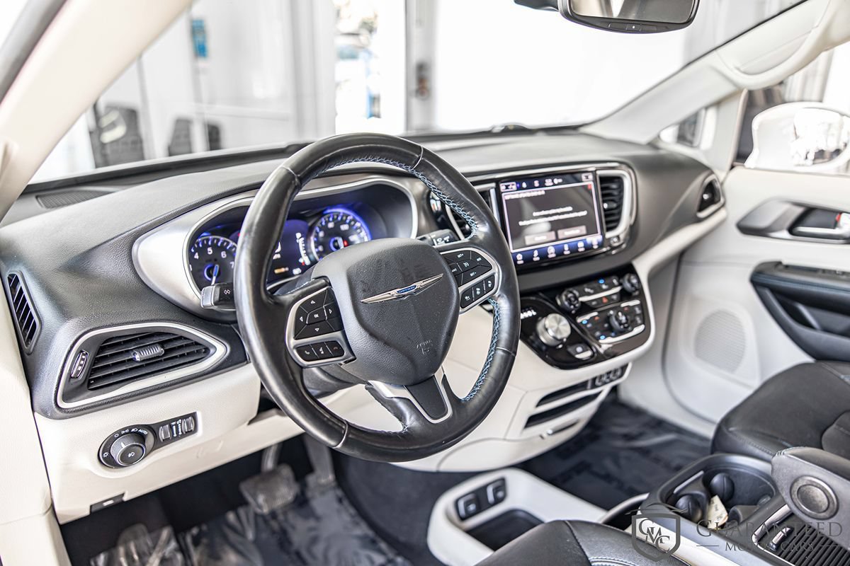 Used 2021 Chrysler Pacifica Touring-L FWD image 19