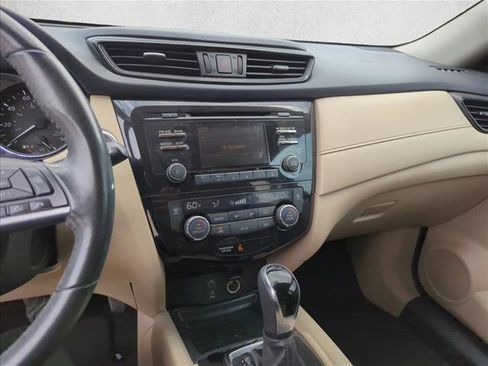 Used 2017 Nissan Rogue SV FWD image 13