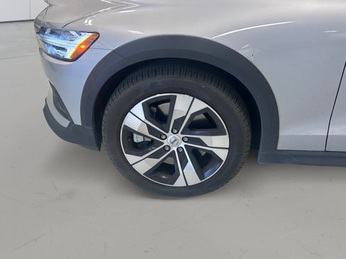 Used 2025 Volvo V60 B5 Cross Country Plus AWD/4WD image 9