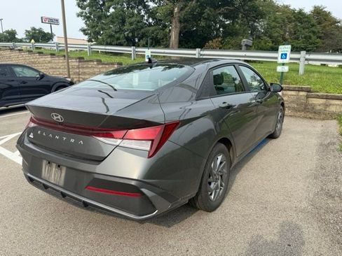 Used 2024 Hyundai Elantra SEL FWD image 5