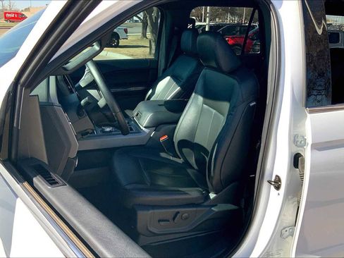 Used 2021 Ford Expedition XLT image 7