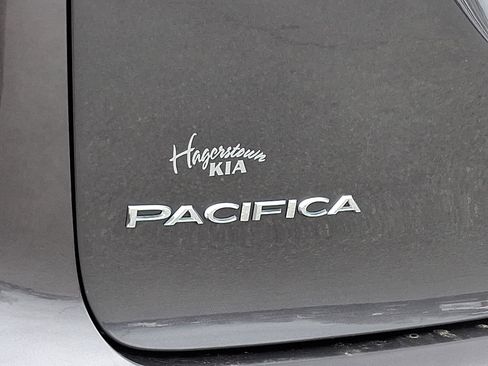 Used 2020 Chrysler Pacifica Touring-L Plus w/ Advanced Safetytec Group image 34