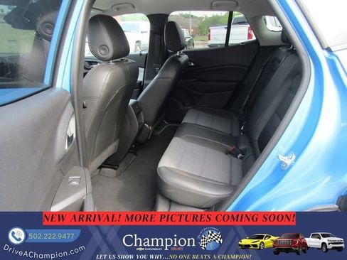 Used 2025 Chevrolet Trax LT FWD image 7