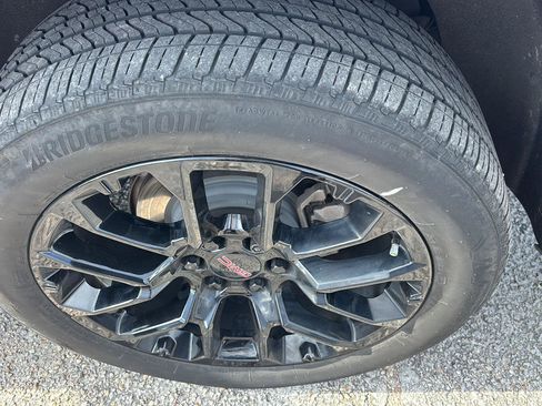 Used 2023 GMC Yukon XL Denali RWD image 11