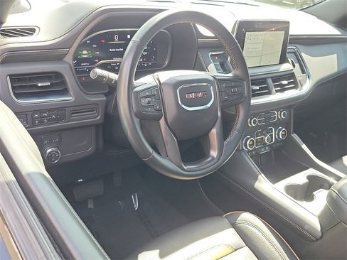 Used 2023 GMC Yukon AT4 image 2
