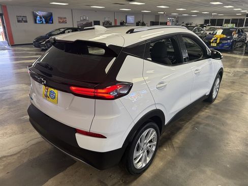 Used 2023 Chevrolet Bolt EUV LT image 7