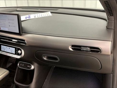 Used 2024 Genesis GV60 Advanced image 18