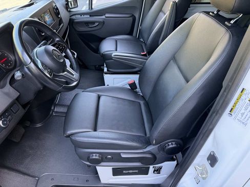 Used 2022 Mercedes-Benz Sprinter 2500 image 10