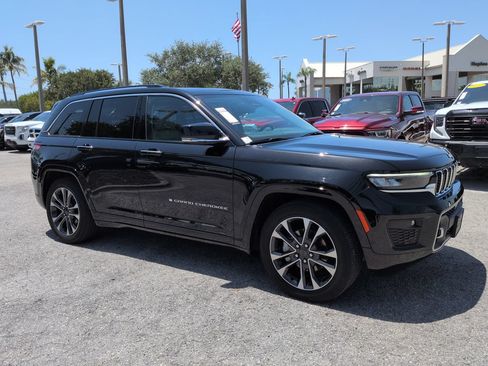 Used 2023 Jeep Grand Cherokee Overland w/ Luxury Tech Group IV AWD/4WD image 2