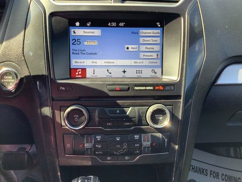 Used 2017 Ford Explorer XLT w/ Equipment Group 202A AWD/4WD image 24
