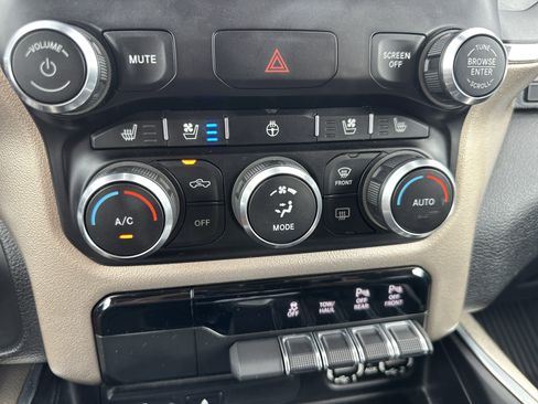 Used 2019 RAM 1500 Laramie AWD/4WD image 33