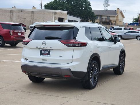 Used 2025 Nissan Rogue SL w/ Tech Package FWD image 15