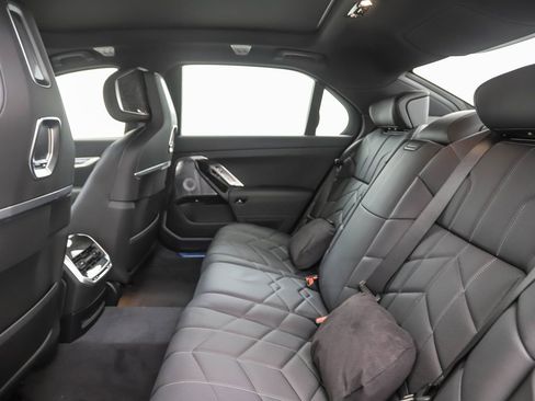 Used 2025 BMW 760i xDrive 760i xDrive w/ Executive Package image 23