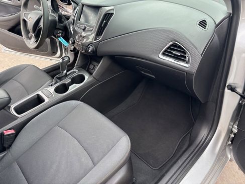 Used 2019 Chevrolet Cruze LS image 31