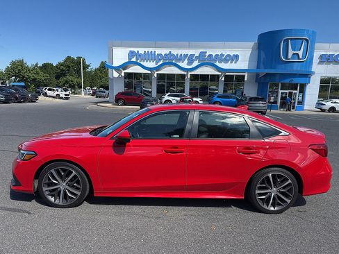 Used 2024 Honda Civic Touring image 2