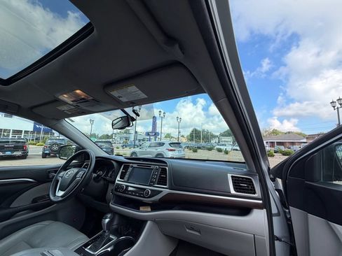 Used 2015 Toyota Highlander Limited AWD/4WD image 25