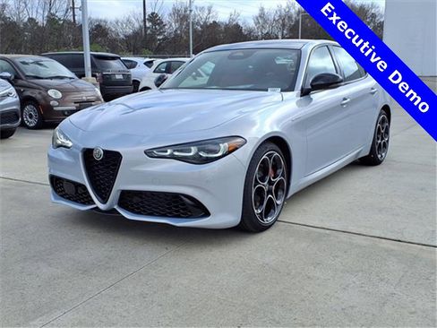 New 2025 Alfa Romeo Giulia Veloce w/ Veloce Package Rwd image 9