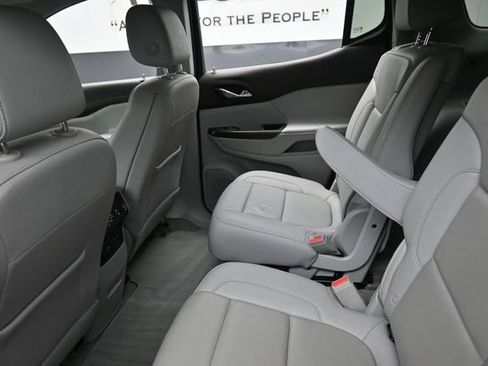 Used 2021 GMC Acadia SLT w/ Technology Package FWD image 23