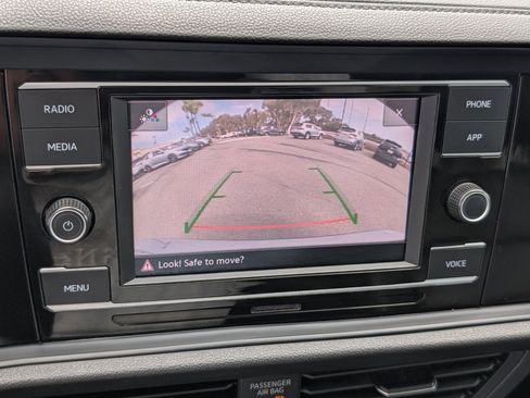 Used 2024 Volkswagen Jetta SE FWD image 6