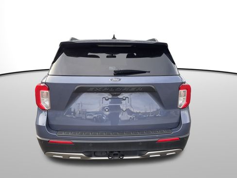 Used 2021 Ford Explorer XLT w/ Equipment Group 202A image 6