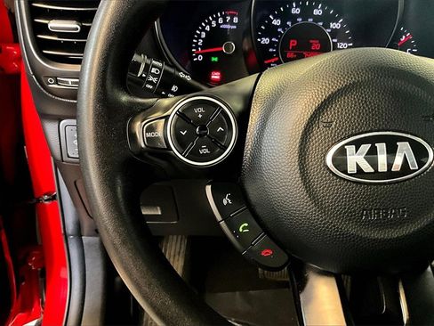 Used 2017 Kia Soul + image 11