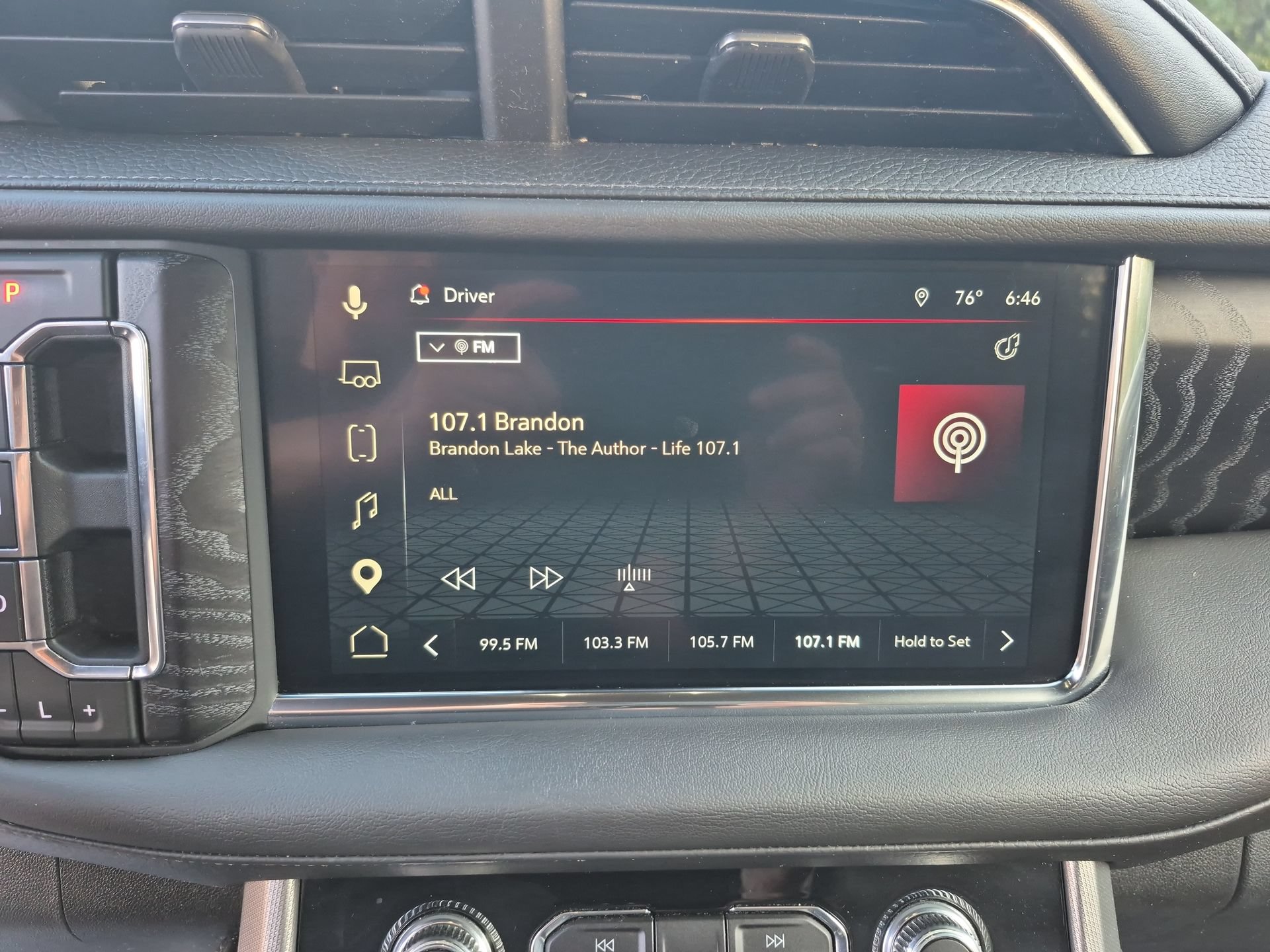 Used 2023 GMC Yukon XL Denali AWD/4WD image 14