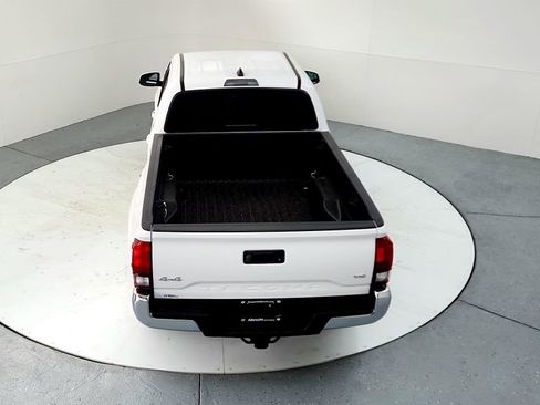 Certified 2023 Toyota Tacoma SR5 AWD/4WD image 18